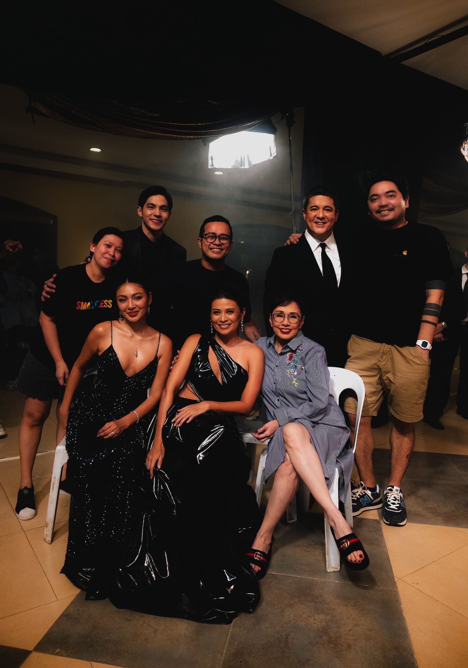 uninvited set nadine lustre mylene dizon aga muhlach with executive producer brian diamante and director dan villegas