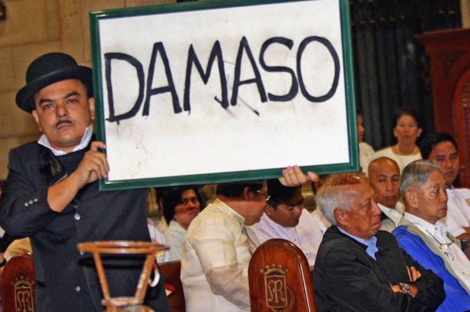 carlos celdran in church damaso dressed as jose rizal