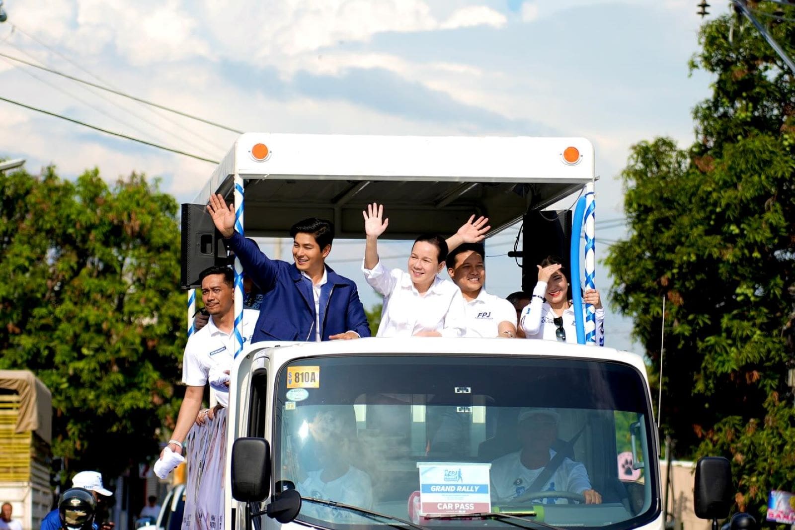 Grace Poe caravan