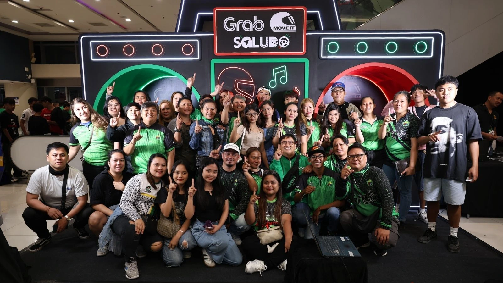 Grab and Move It Saludo Concert