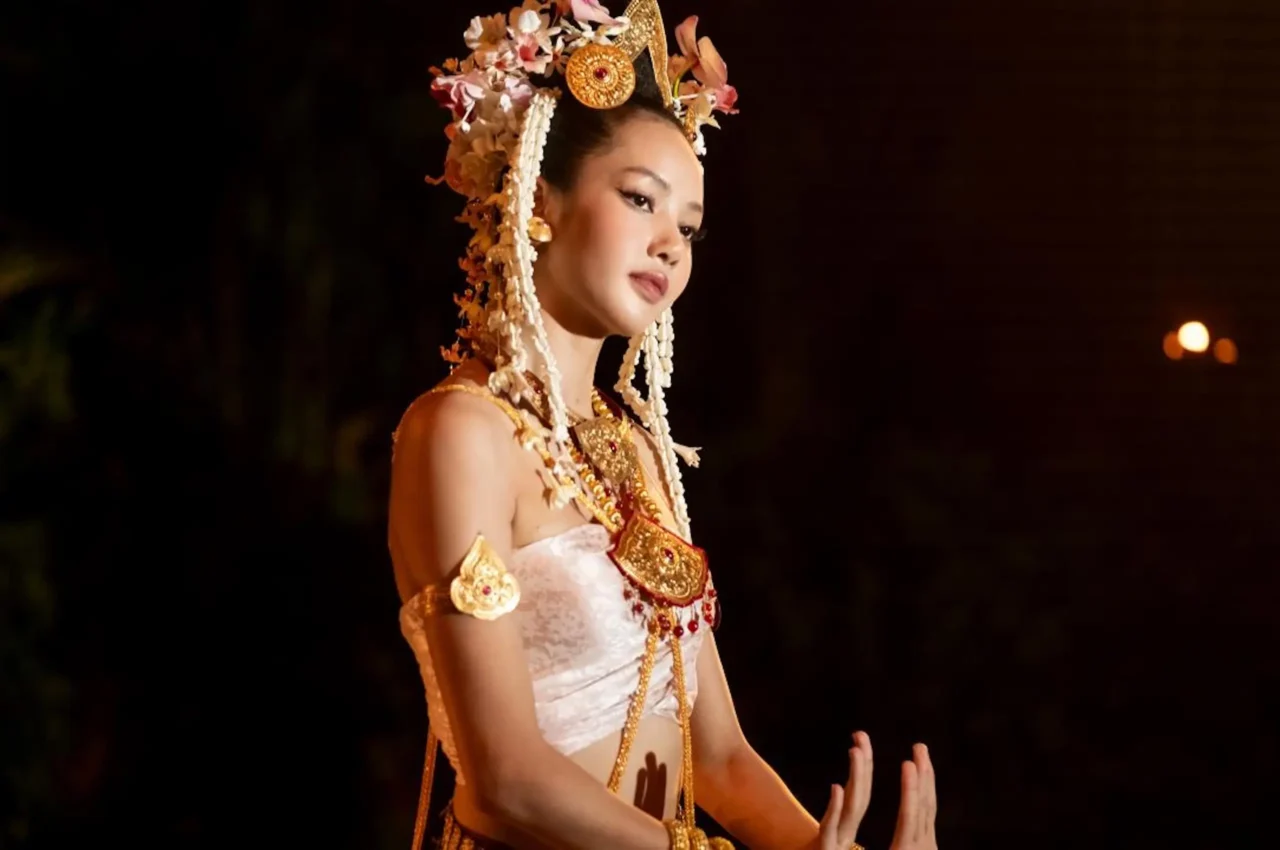 lisa manoban The White Lotus