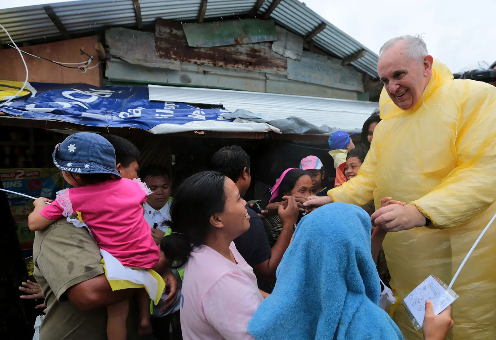 pope francis visits yolanda victims in leyte