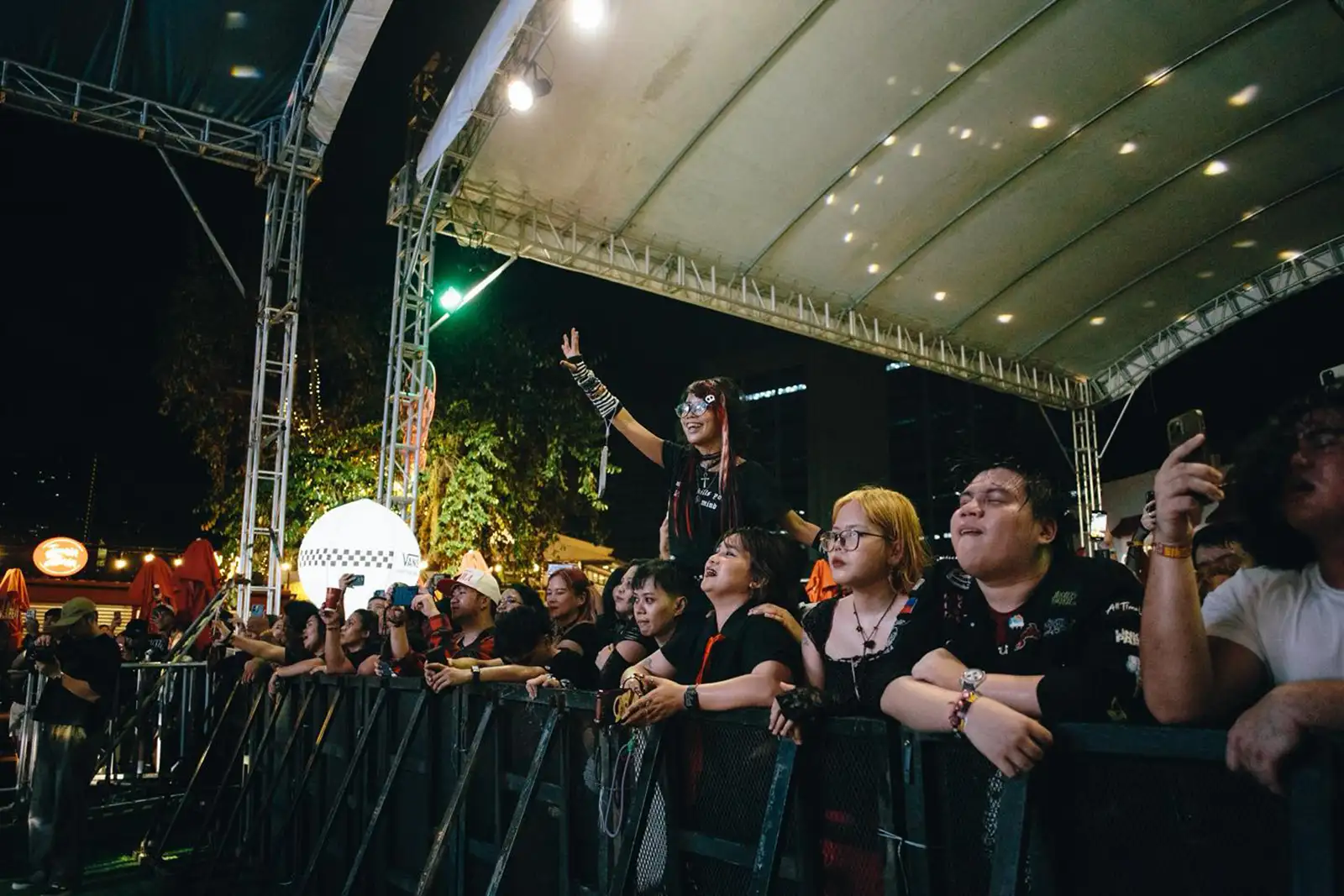 fans at emo night manila 2025