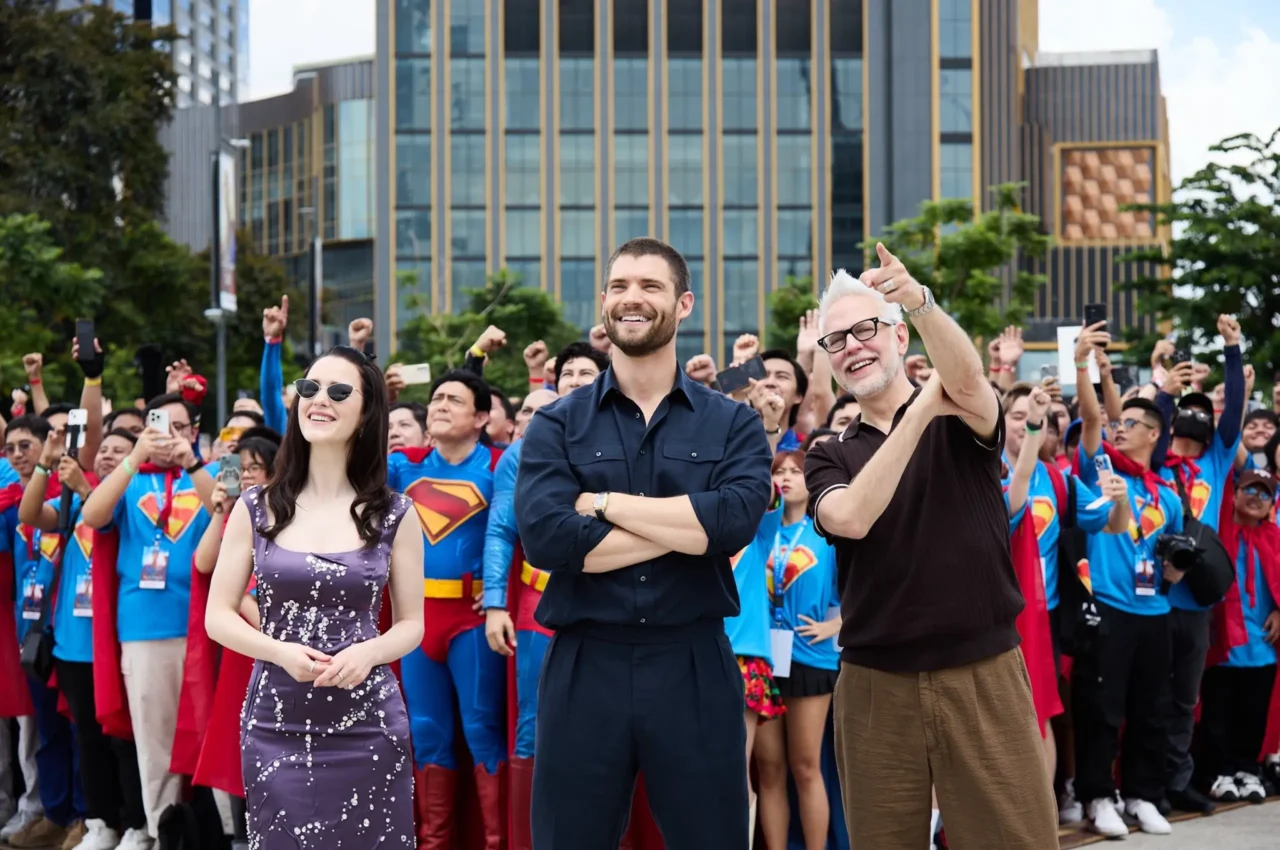 Superman stars Rachel Brosnahan, David Corenswet, and director James Gunn in Manila. Photo from Superman/Facebook