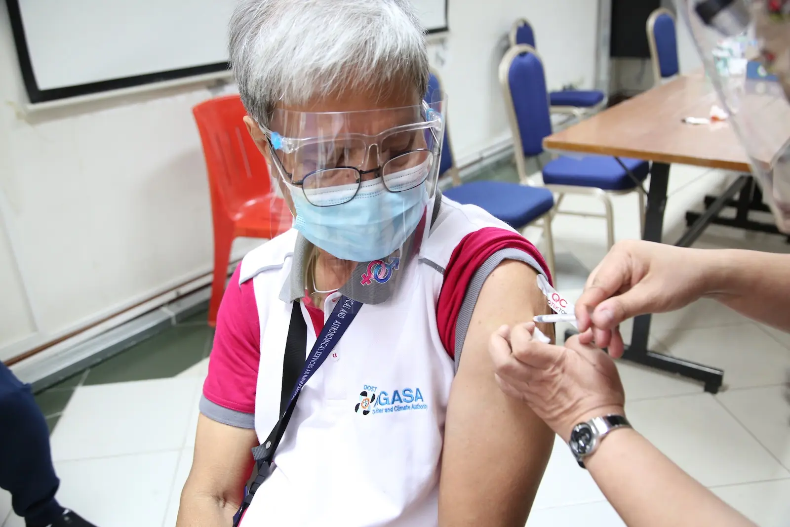 pagasa employee covid 19 vaccination philippines 2021