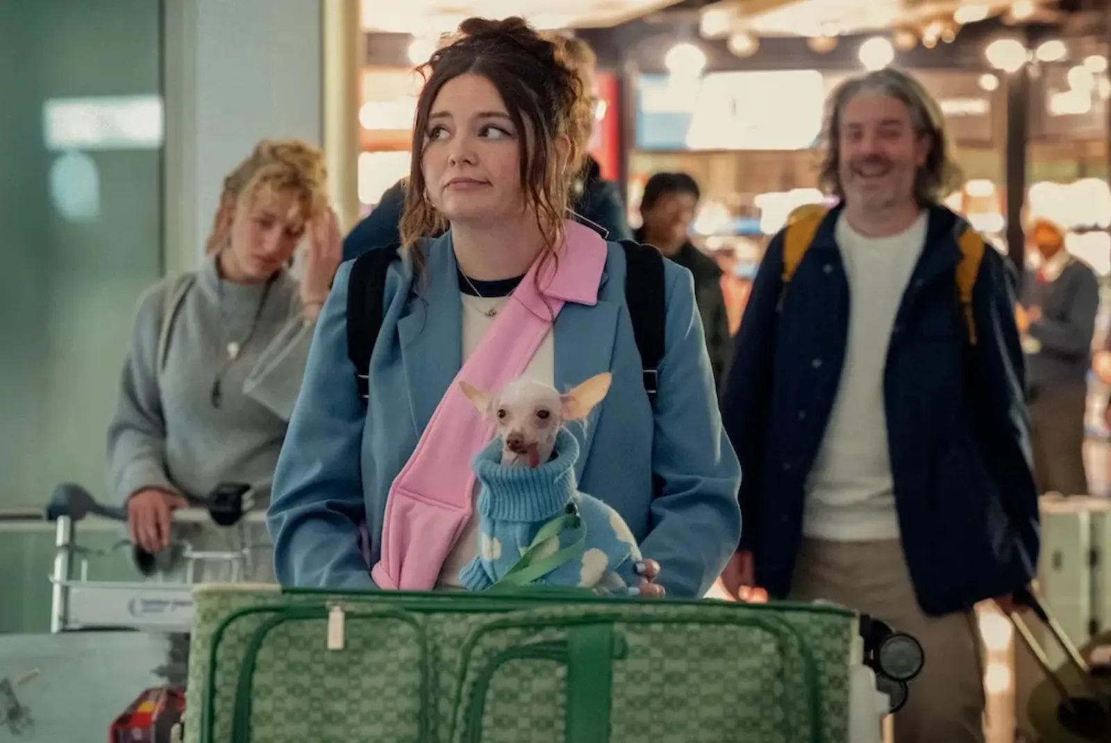 Meg Stalter as Jessica at the airport in the episode pilot