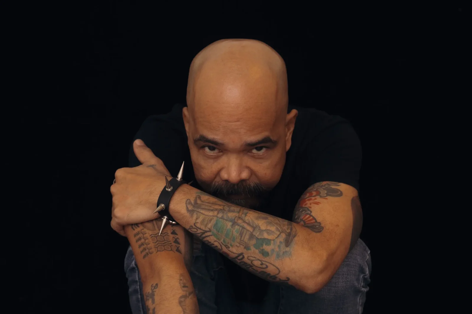 dong abay tattoos photo squatting