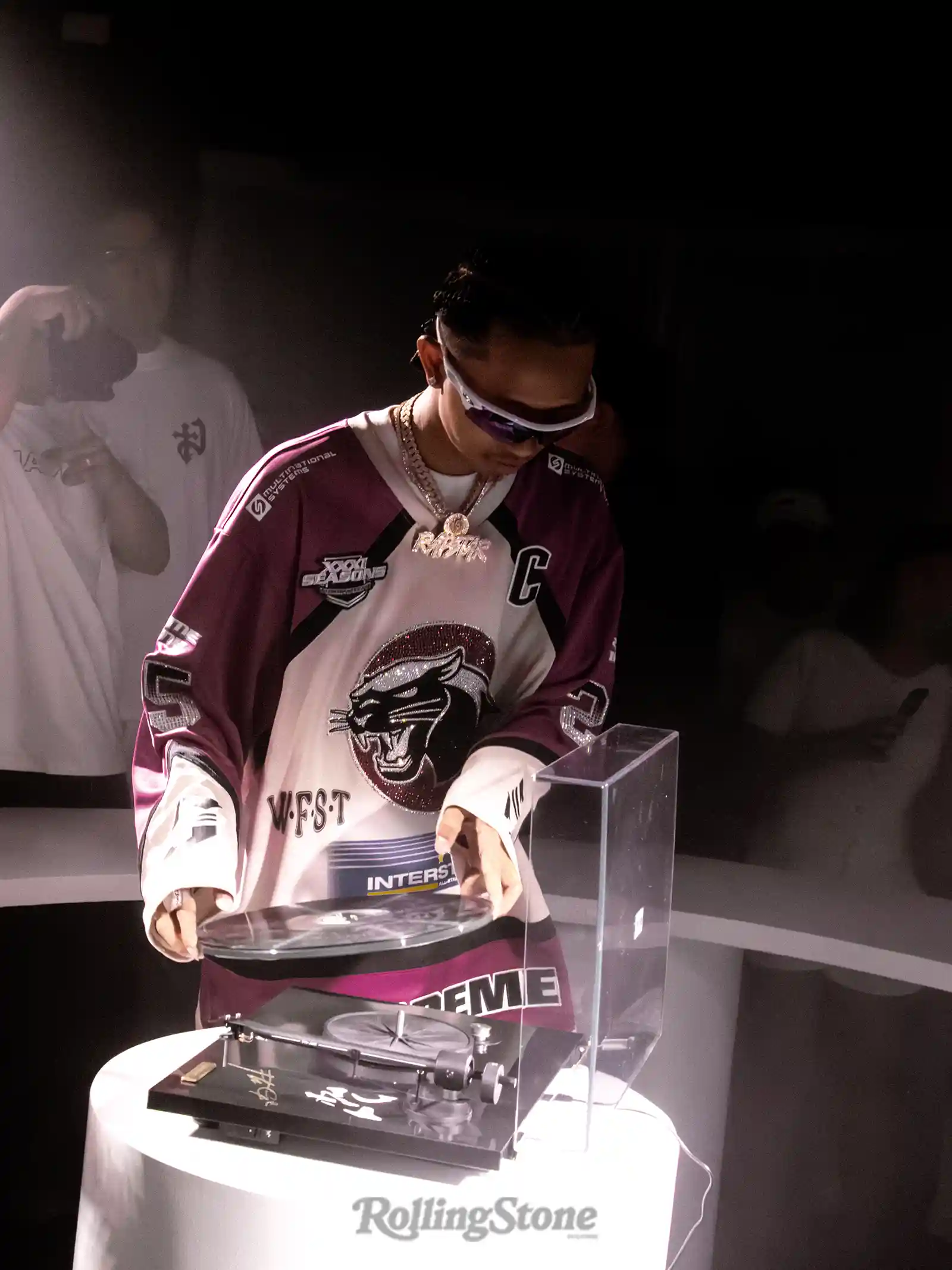 flow g playing his debut album 247 on vinyl