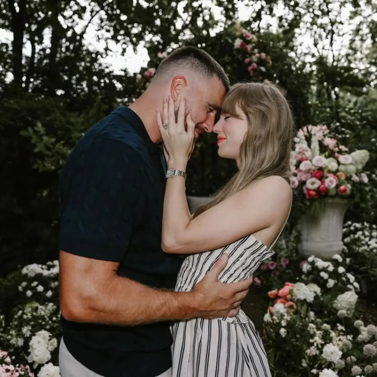taylor swift travis kelce engagement gaylors react