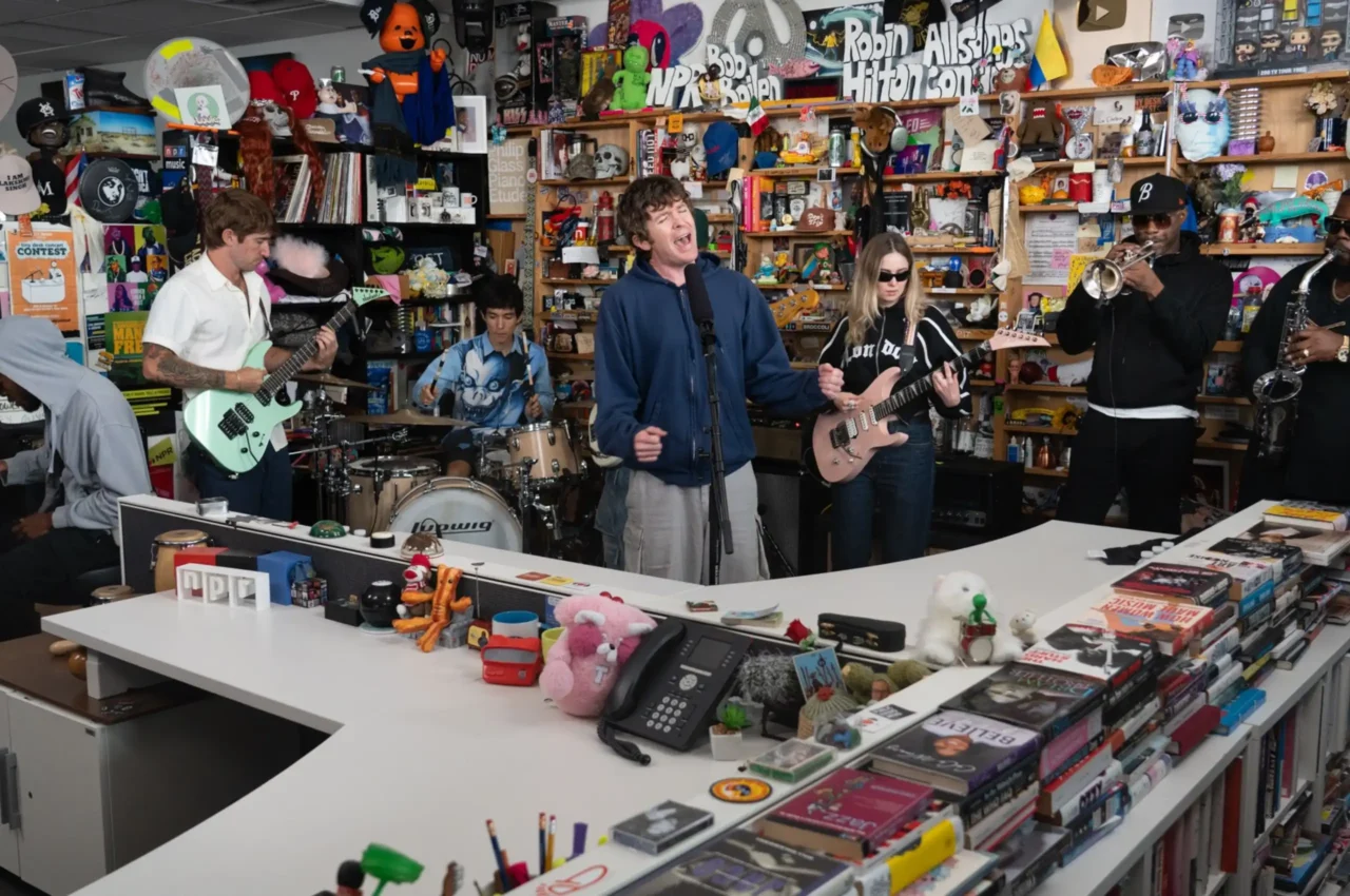 Turnstile stage dive