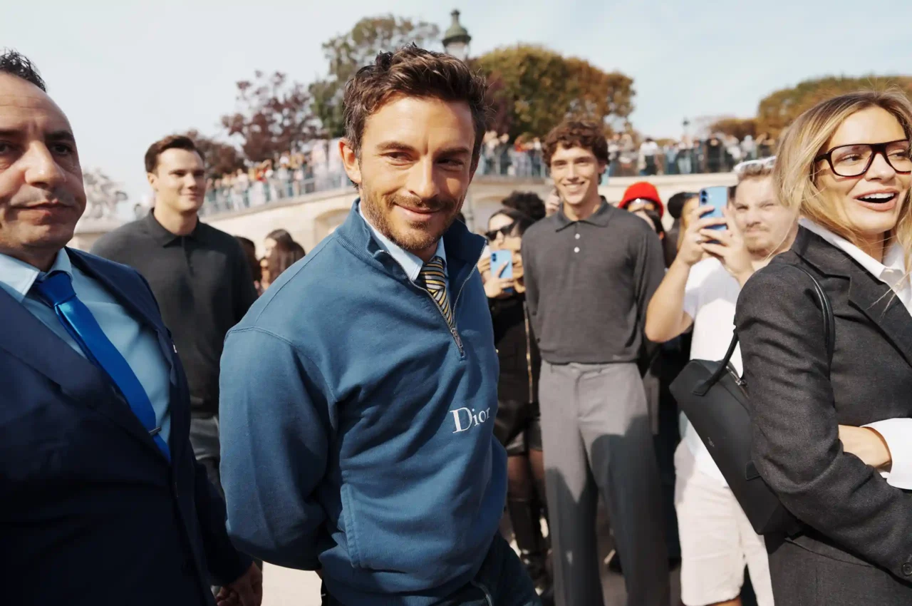 jonathan bailey at dior ss26 paris fashion week