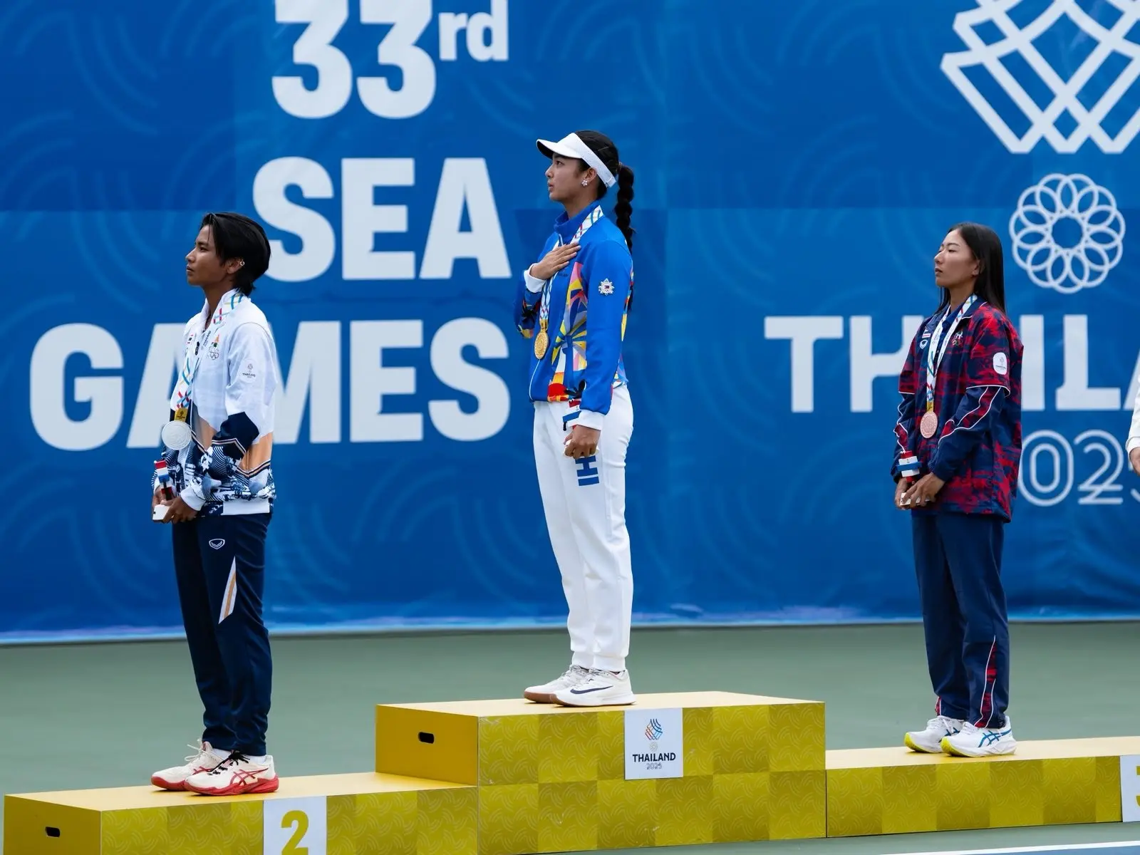 alex eala 2025 sea games philippine olympic committee gold medal podium finish