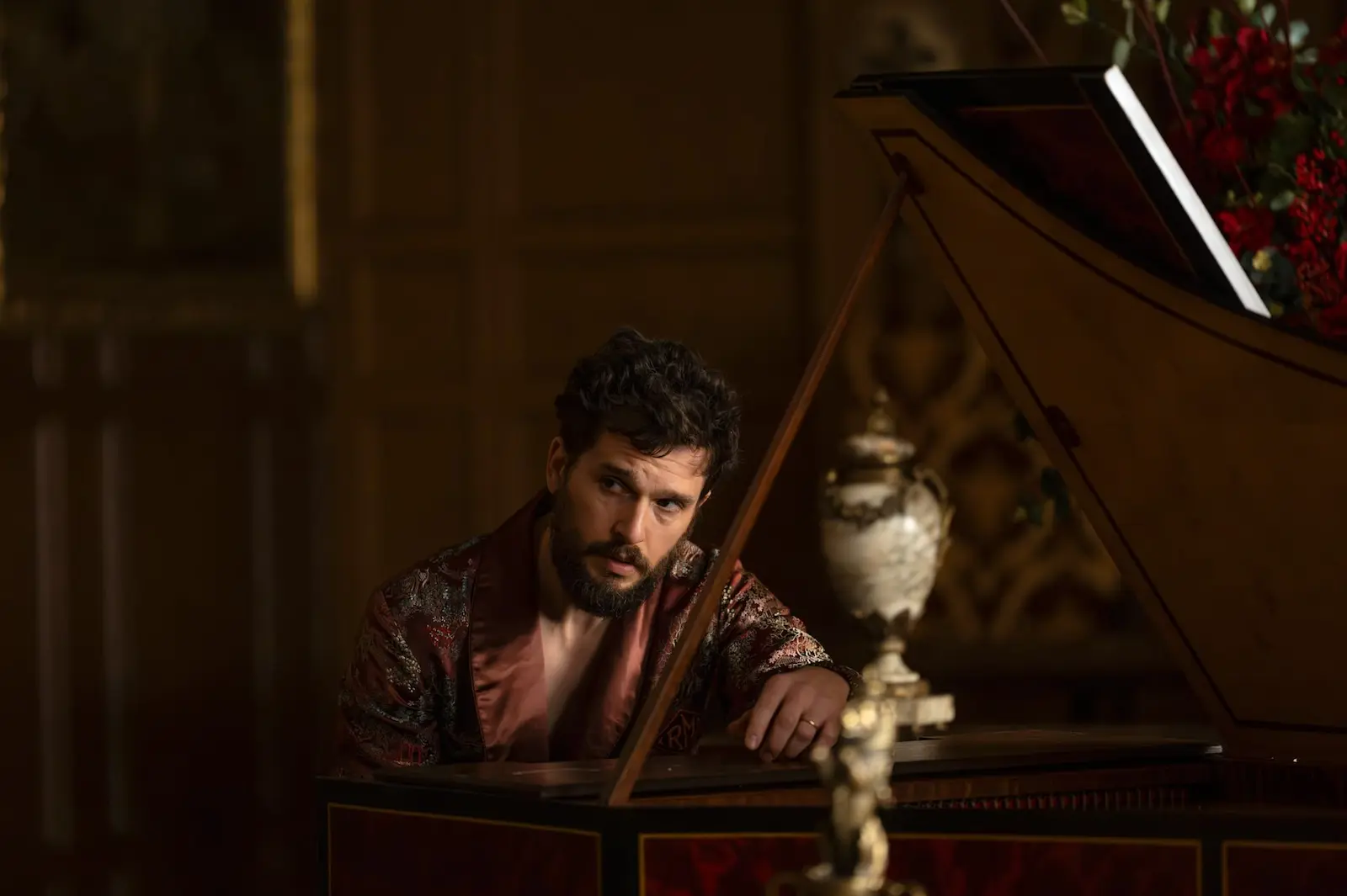 kit harington henry muck industry season 4 episode 1