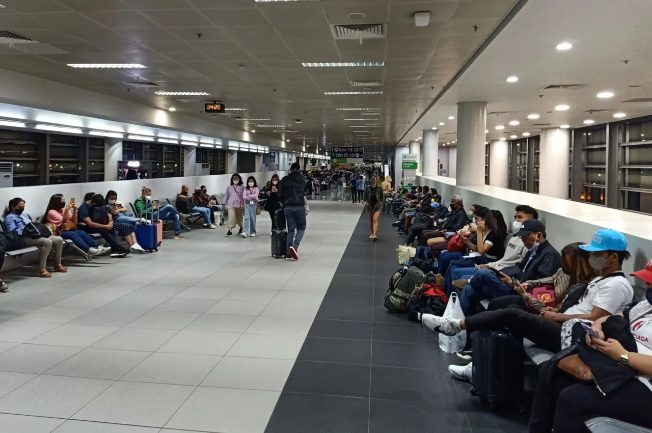 covid 19 naia 3 passengers in masks
