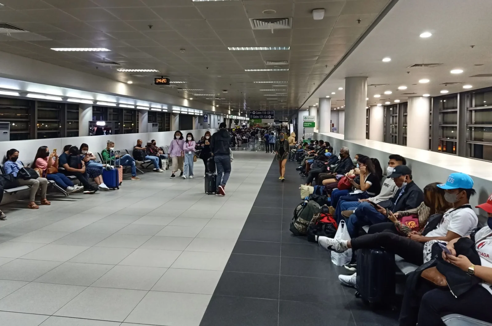 covid 19 naia 3 passengers in masks