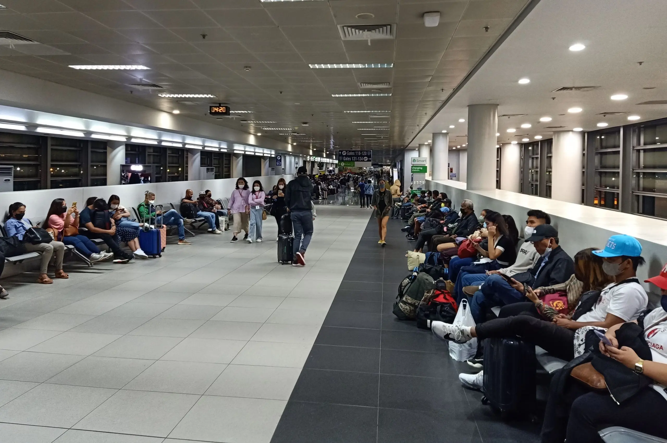 covid 19 naia 3 passengers in masks