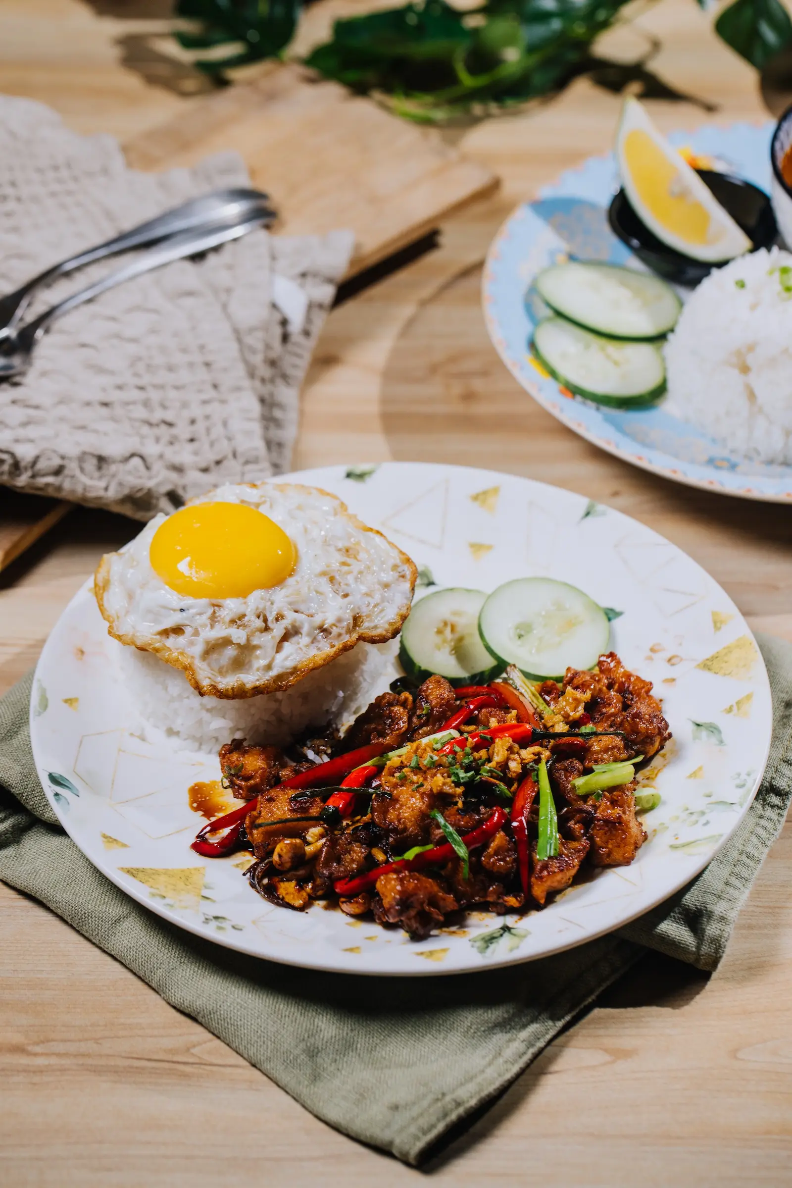 khao khai chicken casher krapao