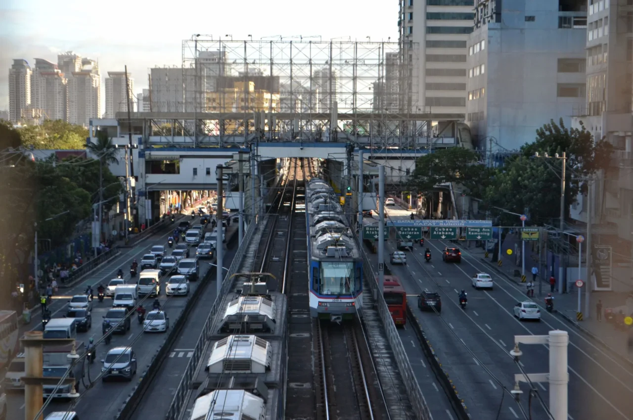MRT-3 and EDSA carousel Kamuning