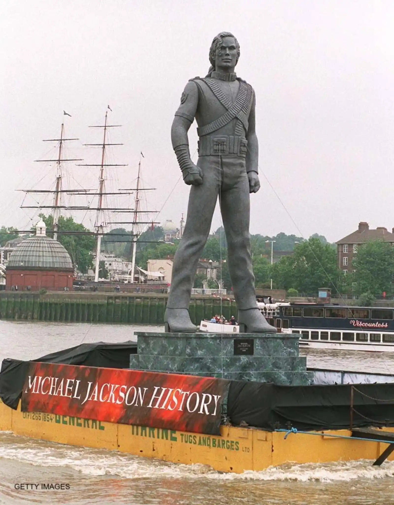 Michael Jackson statue