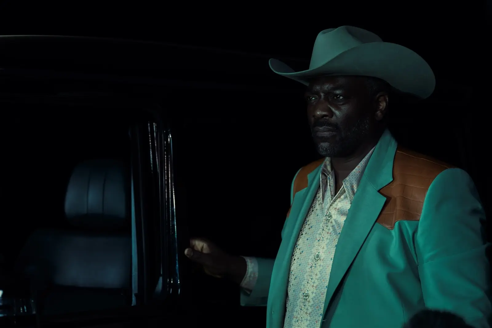 euphoria season 3 alamo (adewale akinnuoye agbaje) getting out of car