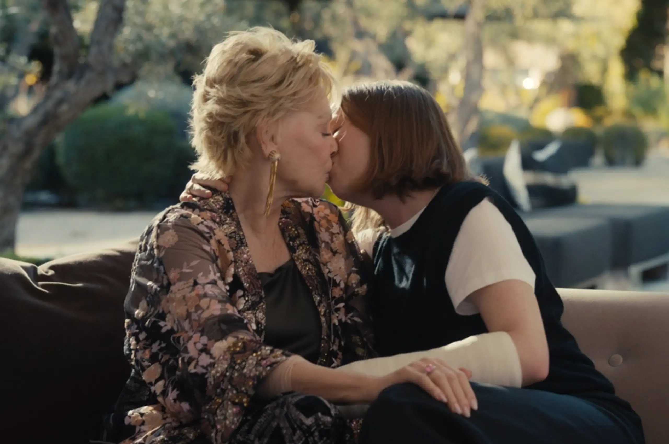 hacks season 5 episode 7 deborah ava kissing montecito