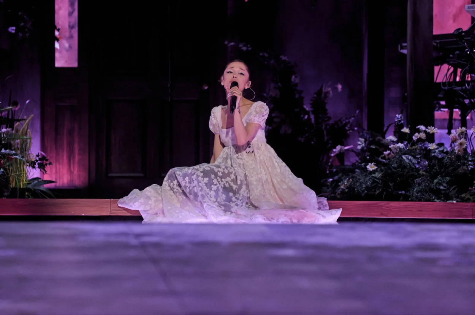 ariana grande eternal sunshine tour oakland