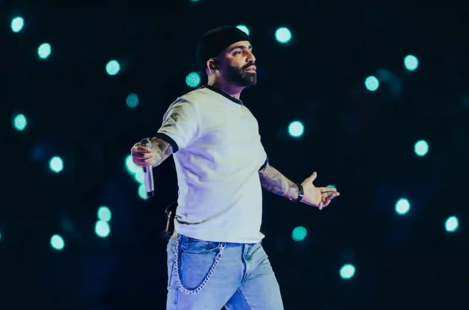 Arcángel Takes Over ‘DTMF’ Tour Stop in Medellín