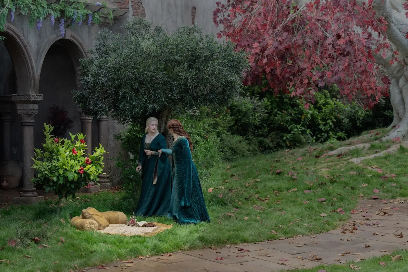 hotd helaena alicent phia saban olivia cooke