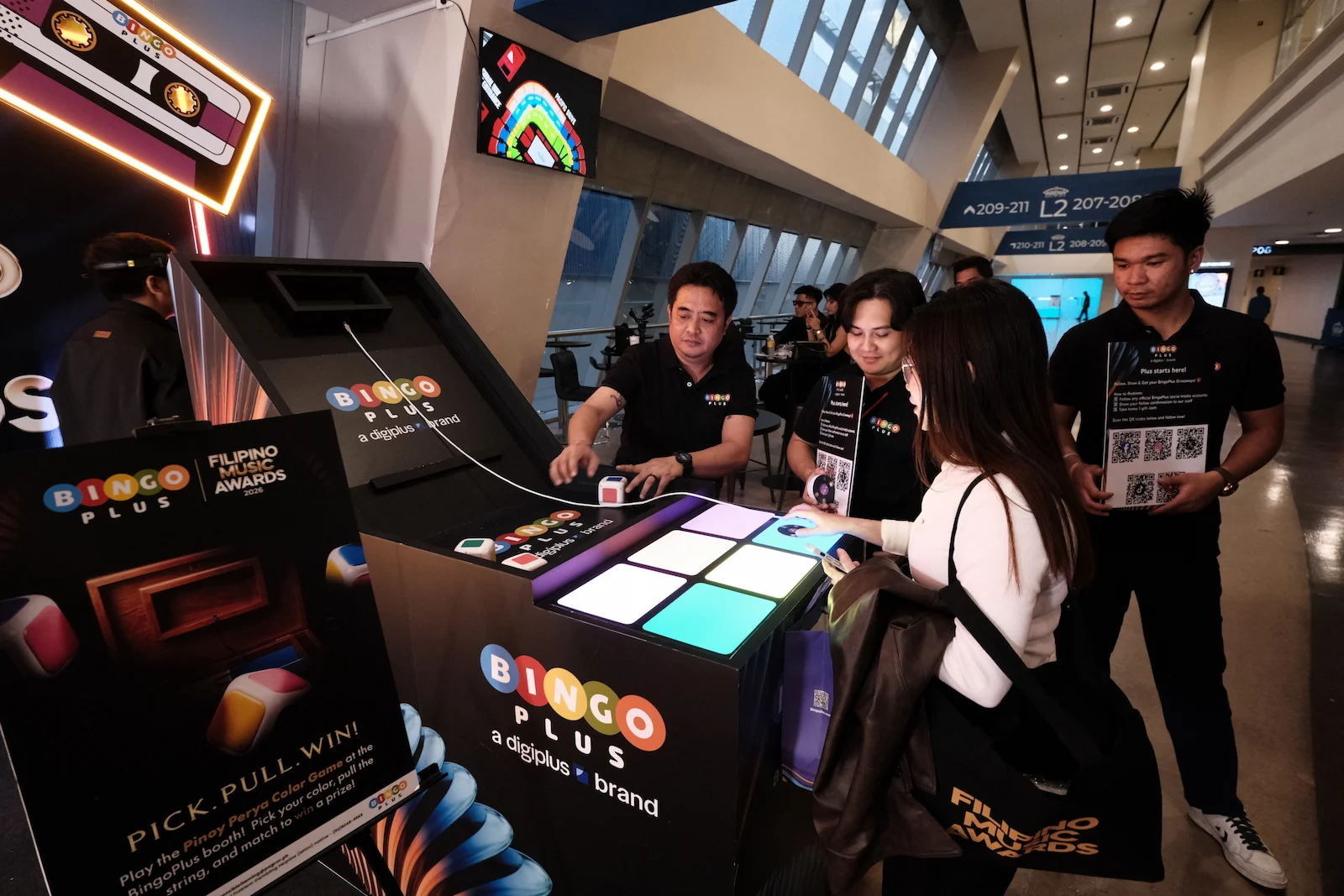 BingoPlus’ color-game inspired booth involved guests picking a color and pulling the string in order to win prizes. Photo by Alec Ilustre