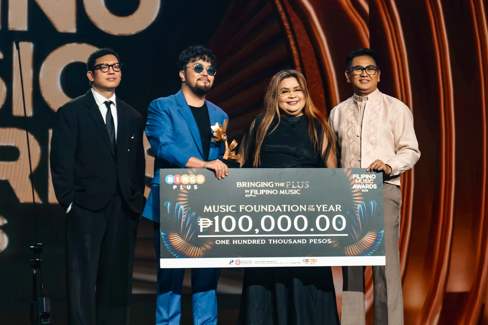 The Organisasyon ng mga Pilipinong Mang-Aawit (OPM) receives a P100,000 check after emerging as the Music Foundation of the Year. Photo by Von Gacutan